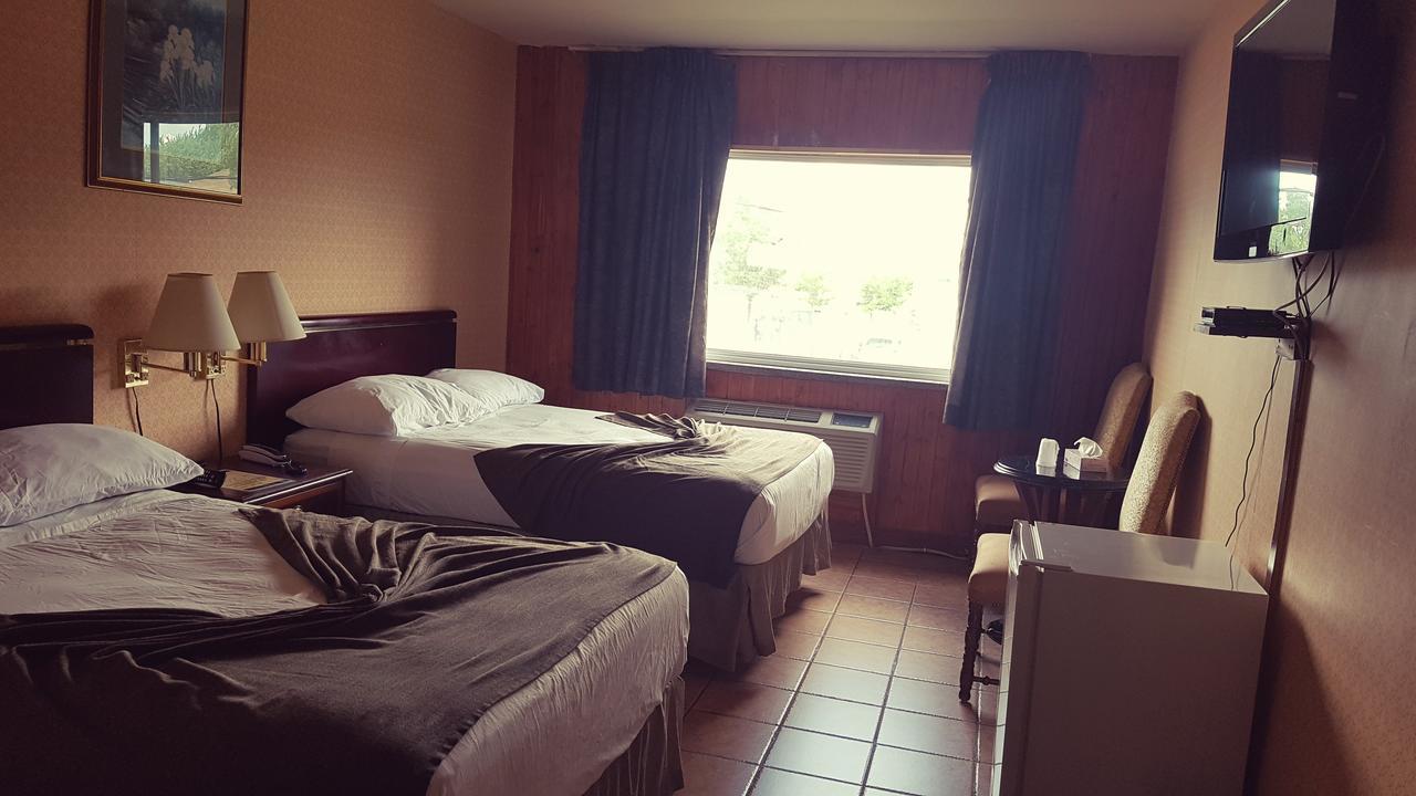 Chomedey Inn Laval Ngoại thất bức ảnh