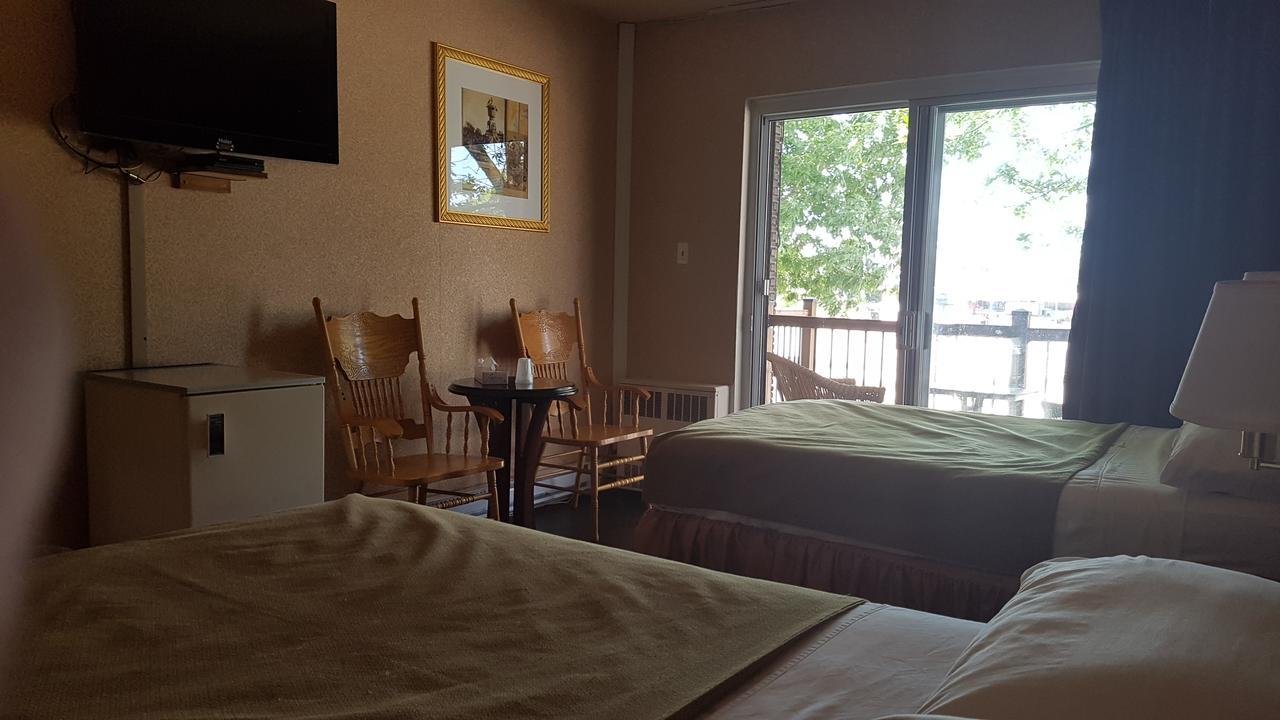 Chomedey Inn Laval Ngoại thất bức ảnh