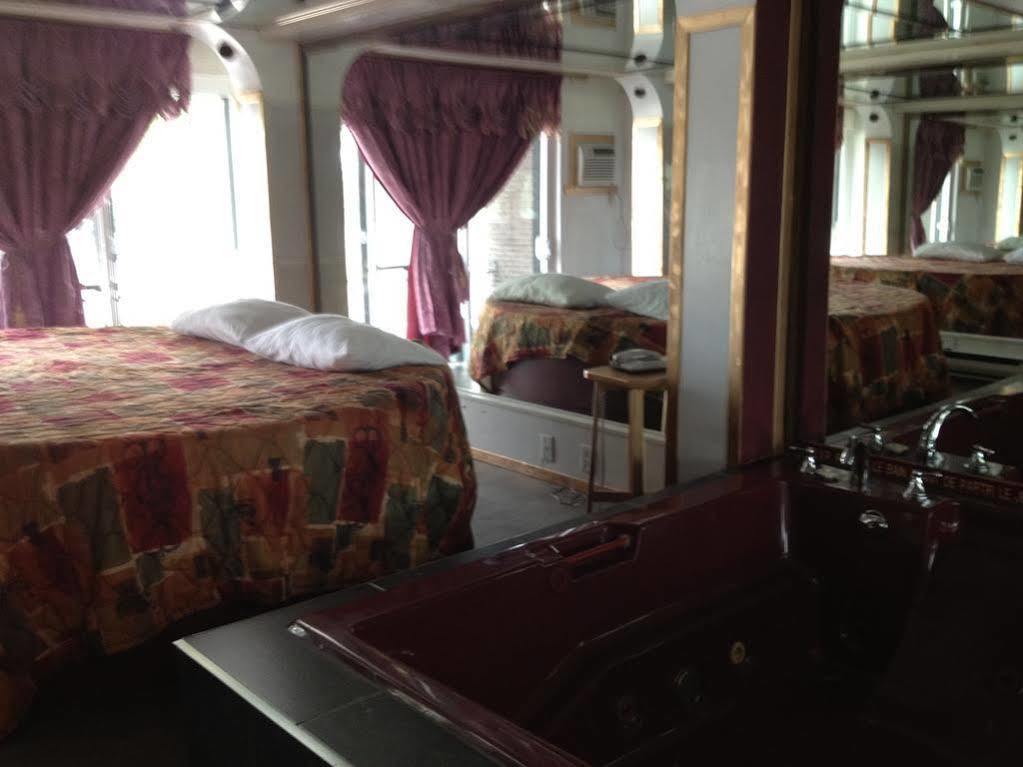 Chomedey Inn Laval Ngoại thất bức ảnh